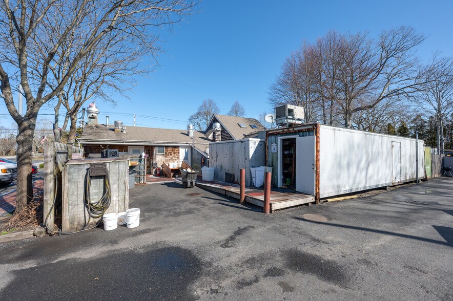 More Photos Of 8 Montauk Hwy, East Hampton Specialty For Lease