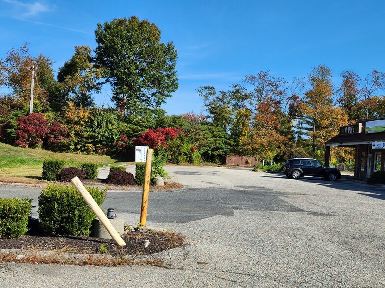 More Photos Of 696 Amity Rd, Bethany General Retail For Lease