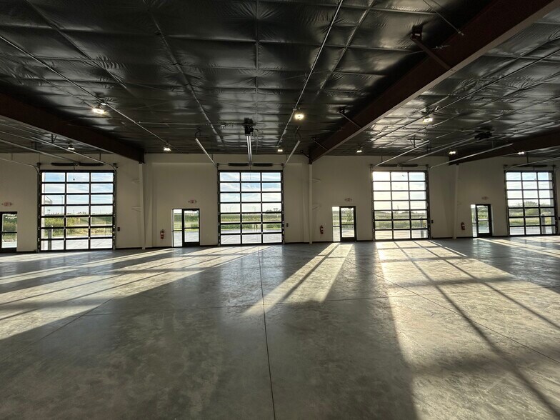 More Photos Of 2517 N 240th St, Waterloo Light Manufacturing For Lease