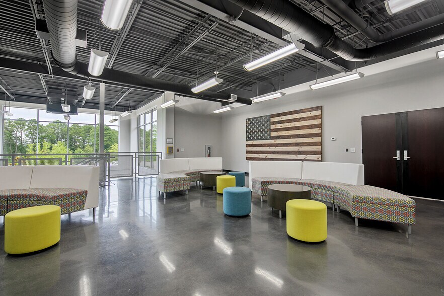 More Photos Of 2847 Bridgewood Dr, Fayetteville Office For Sale