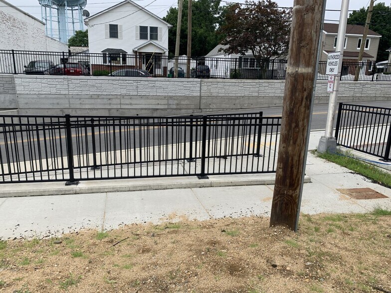 More Photos Of 118 Covert Ave, New Hyde Park Land For Lease