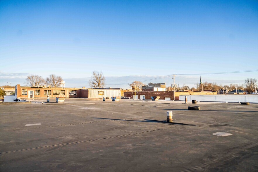 More Photos Of 201 N Missouri Ave, Sedalia Manufacturing For Sale