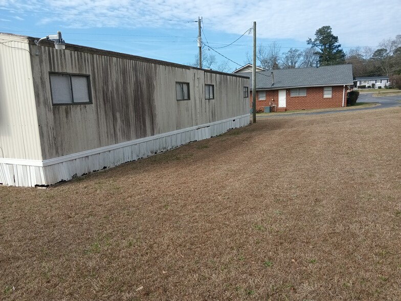 More Photos Of 1344 N 9th St, Griffin Religious Facility For Sale