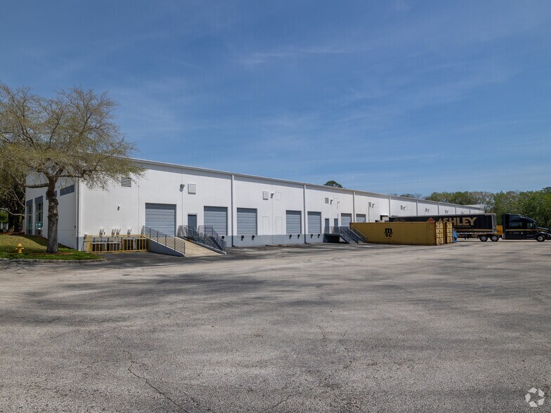 More Photos Of 11840 Beach Blvd, Jacksonville Showroom For Lease