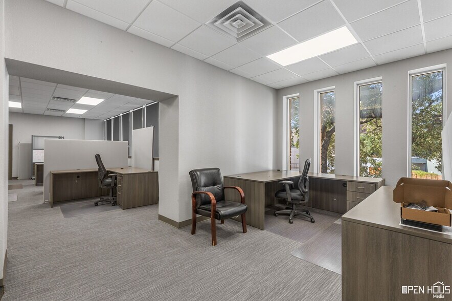 More Photos Of 915 9th St, Wichita Falls Office For Sale