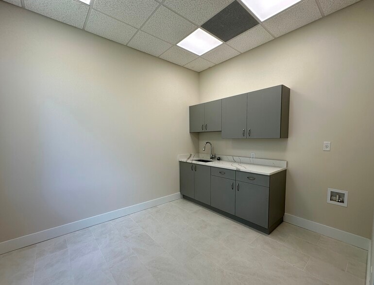 More Photos Of 3821 Woodbriar Trl, Port Orange Medical For Lease