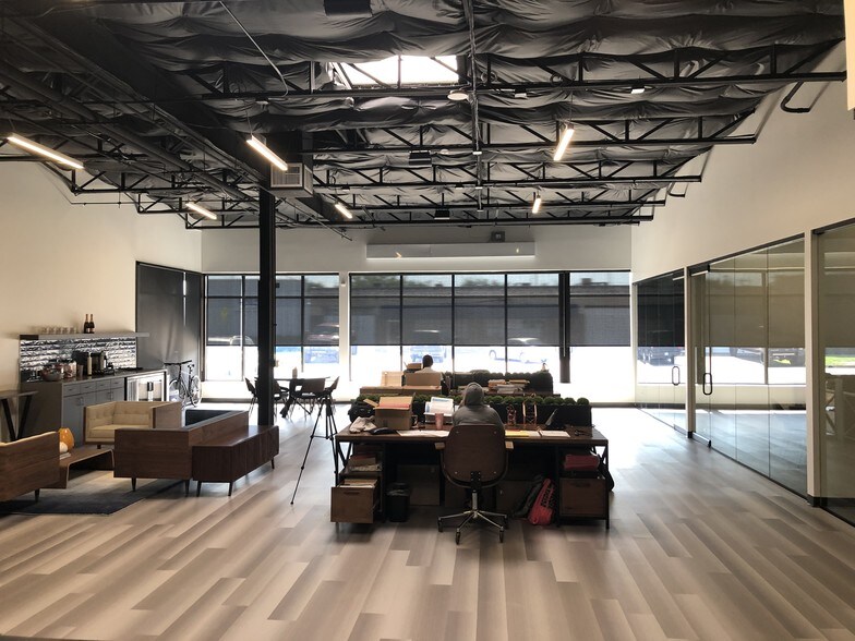 More Photos Of 3927 Main St, Dallas Office For Lease