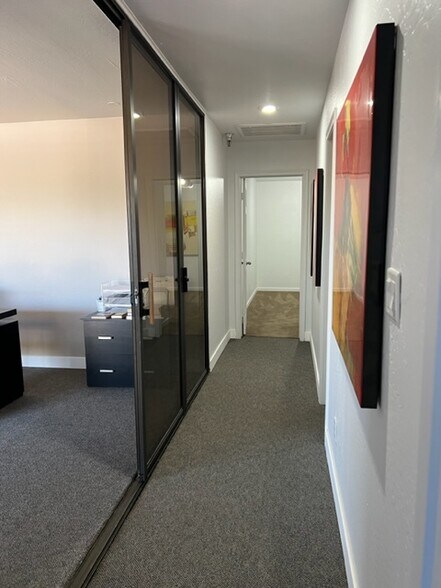 More Photos Of 7631 E Greenway Rd, Scottsdale Warehouse For Lease