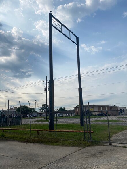 More Photos Of 4770 Washington Blvd, Beaumont Light Distribution For Lease