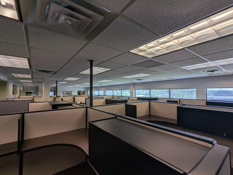 More Photos Of 3570 Lexington Ave N, Shoreview Medical For Lease
