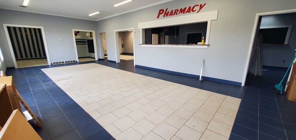 More Photos Of 657-673 E Broadway Blvd, Jefferson City Office For Lease