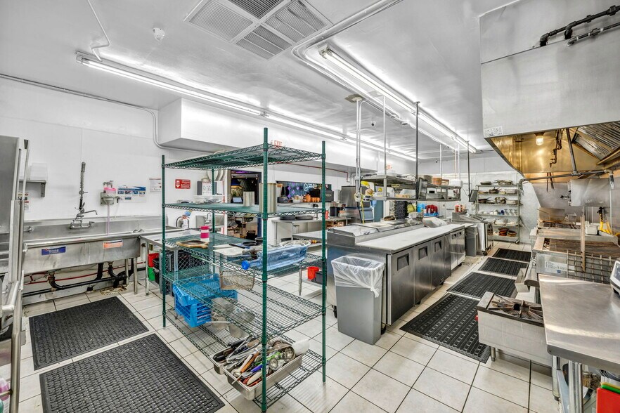 More Photos Of 2021 E Charleston Blvd, Las Vegas Storefront Retail Office For Lease