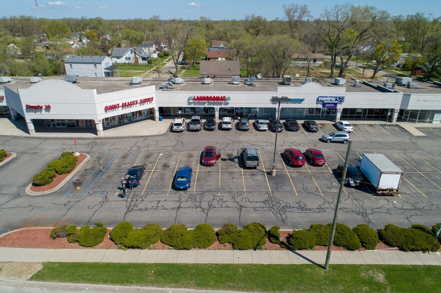 More Photos Of 8892-8918 W Eight Mile, Royal Oak Unknown For Lease