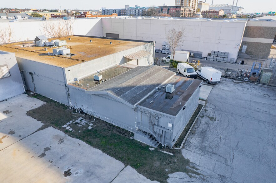 More Photos Of 414 Live Oak Rd, San Antonio Warehouse For Lease