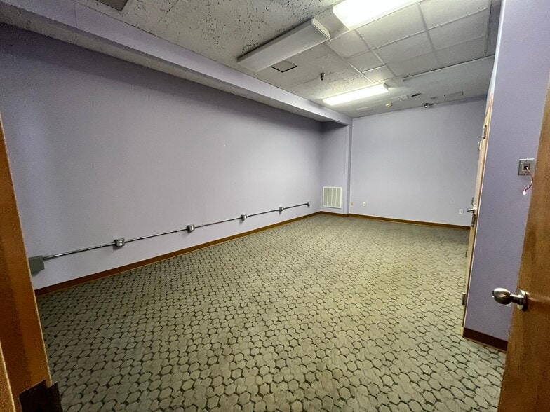 More Photos Of 18 Dartmouth St, Malden Storefront Retail Office For Lease