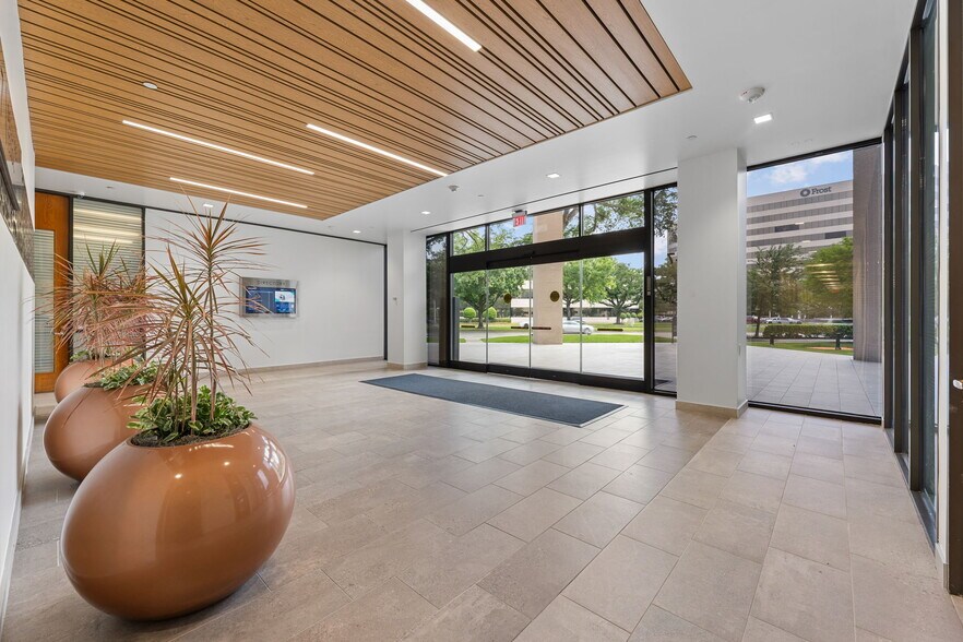 More Photos Of 4747 Bellaire Blvd, Bellaire Unknown For Lease