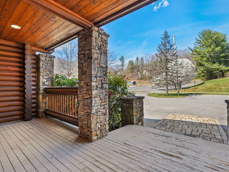 More Photos Of 1482 Russ Ave, Waynesville Office For Lease