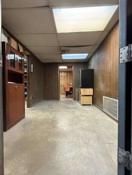 More Photos Of 910 51st Ave N, Nashville Auto Repair For Sale