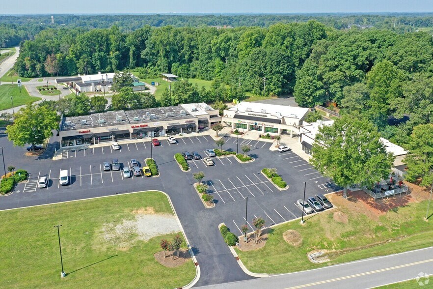 More Photos Of 5006 High Point Rd, Greensboro Freestanding For Lease