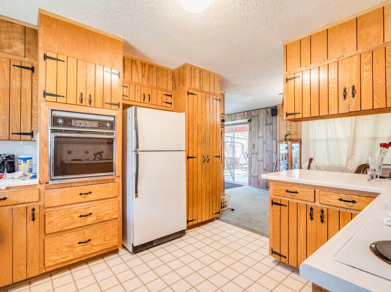 More Photos Of 12900 Lowden Ln, Manchaca Specialty For Lease