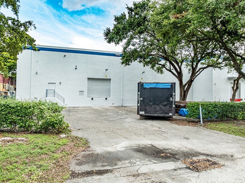 More Photos Of 4915 NW 159th St, Miami Lakes Warehouse For Lease