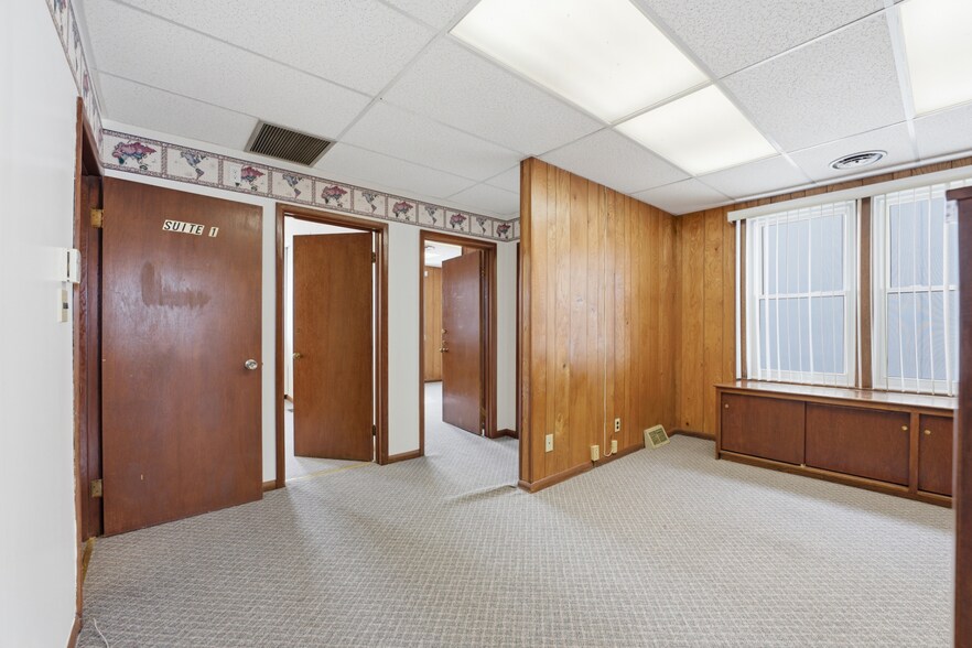 More Photos Of 29 Jarvis St, Fort Erie Office For Sale