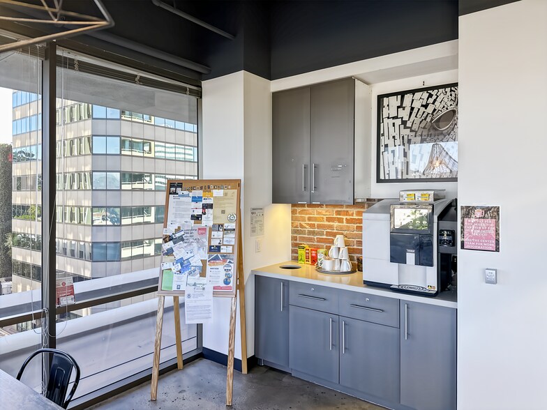 More Photos Of 15233 Ventura Blvd, Sherman Oaks Coworking Space