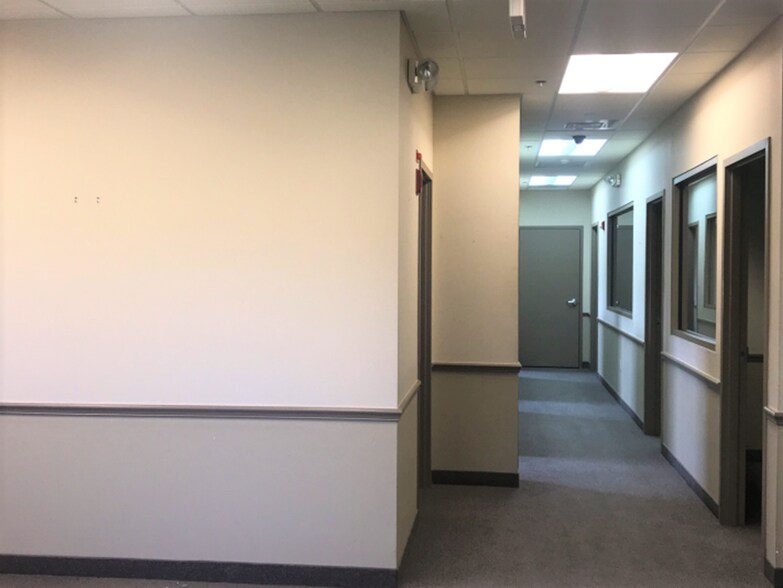 More Photos Of 6791 28th St Cir E, Sarasota Warehouse For Lease