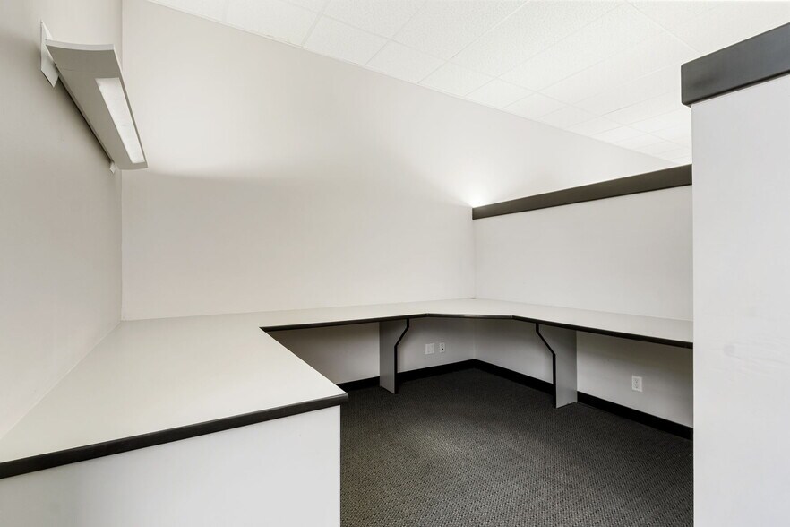 More Photos Of 12511 Emily Ct, Sugar Land Office For Sale