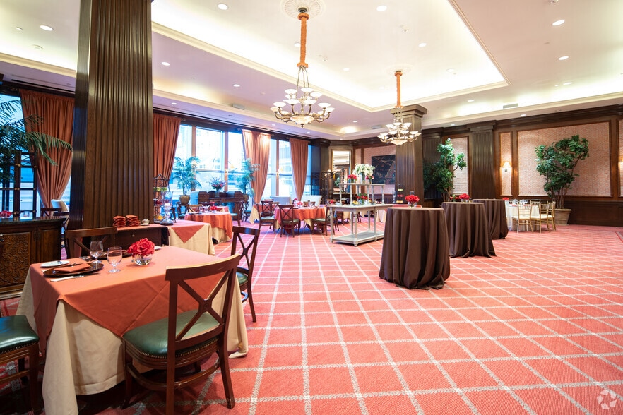 More Photos Of 301 Commerce St, Fort Worth Office For Lease