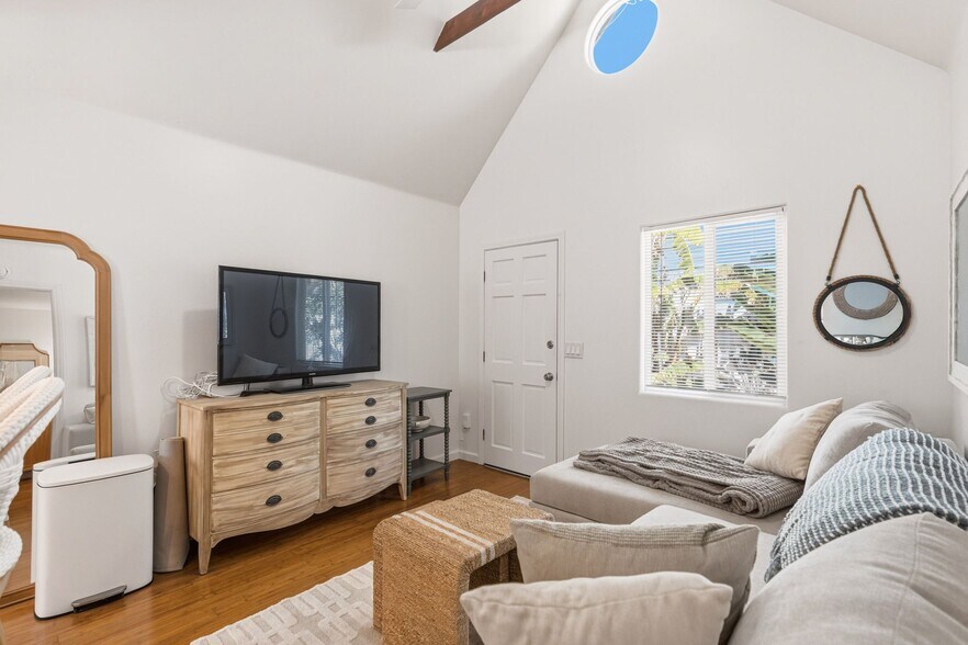 More Photos Of 215 Lolita St, Encinitas Apartments For Sale