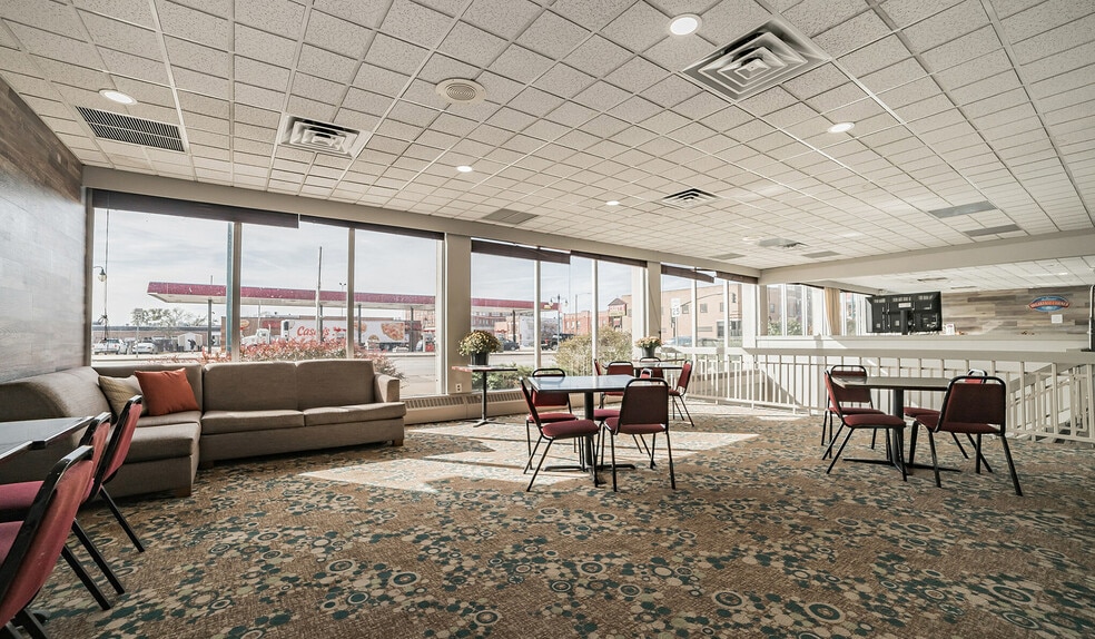 More Photos Of 325 Main St, Keokuk Hotel For Sale