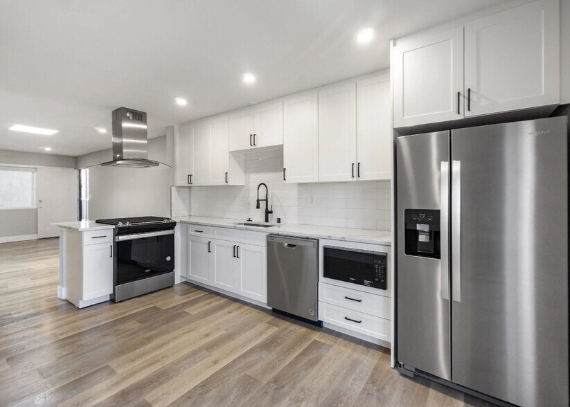 More Photos Of 125 16th St, Huntington Beach Apartments For Sale