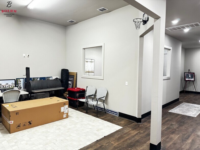 More Photos Of 12 Truss Dr, Boerne Freestanding For Lease