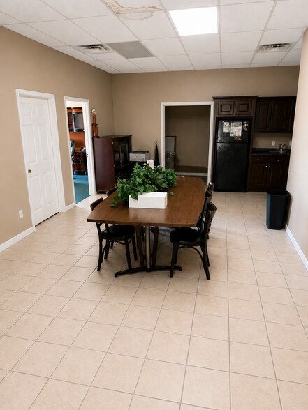 More Photos Of 825 W 3rd St, Caruthersville Office For Lease