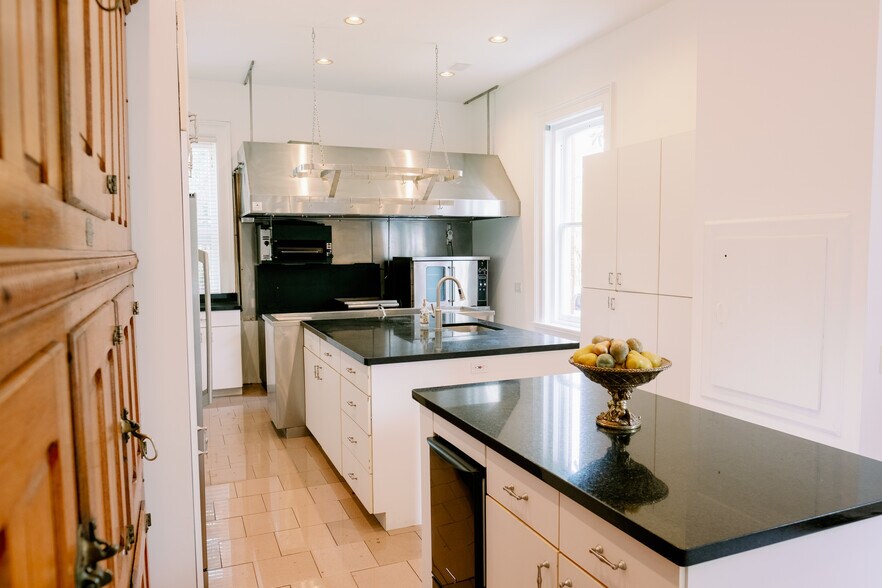 More Photos Of 341 S Plant Ave, Tampa Office Residential For Sale