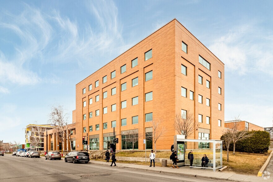 More Photos Of 9405 Rue Sherbrooke E, Montréal Office For Lease