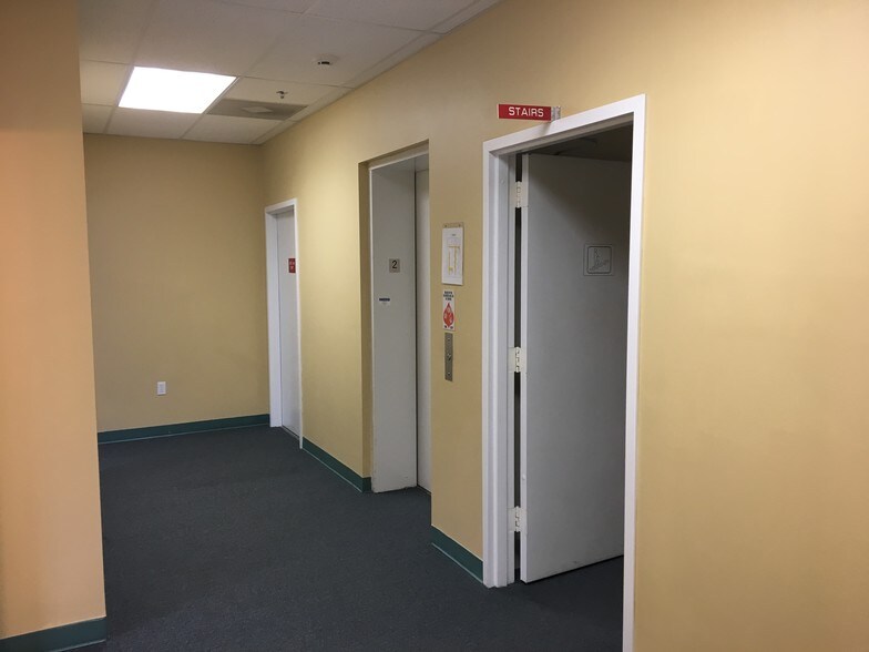 More Photos Of 406 W Main St, Abingdon Medical For Lease