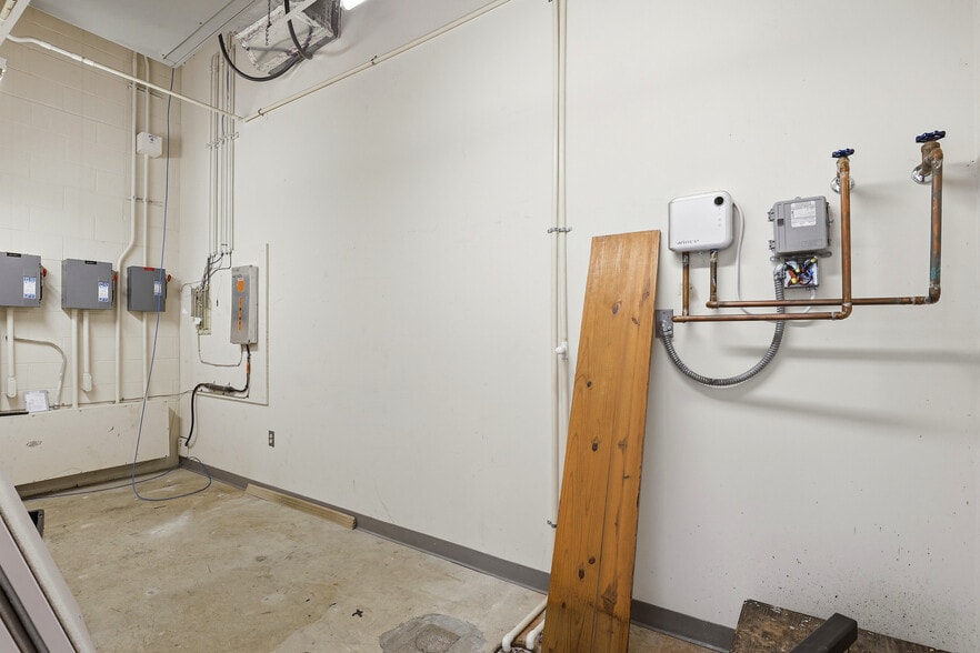 More Photos Of 2780 Jetport Rd, Kinston Office For Lease