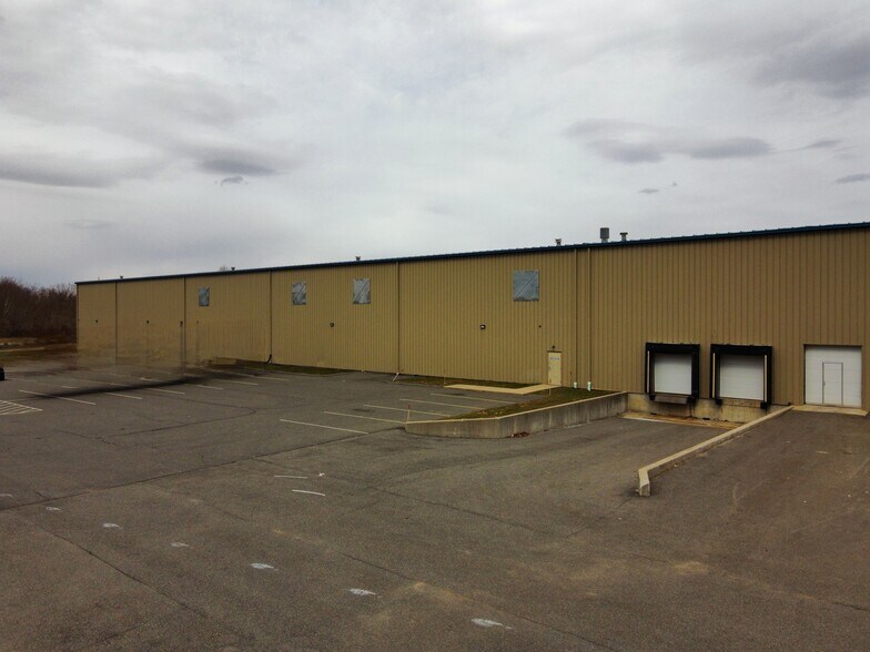 More Photos Of 231 Commerce Dr, Fall River Warehouse For Lease