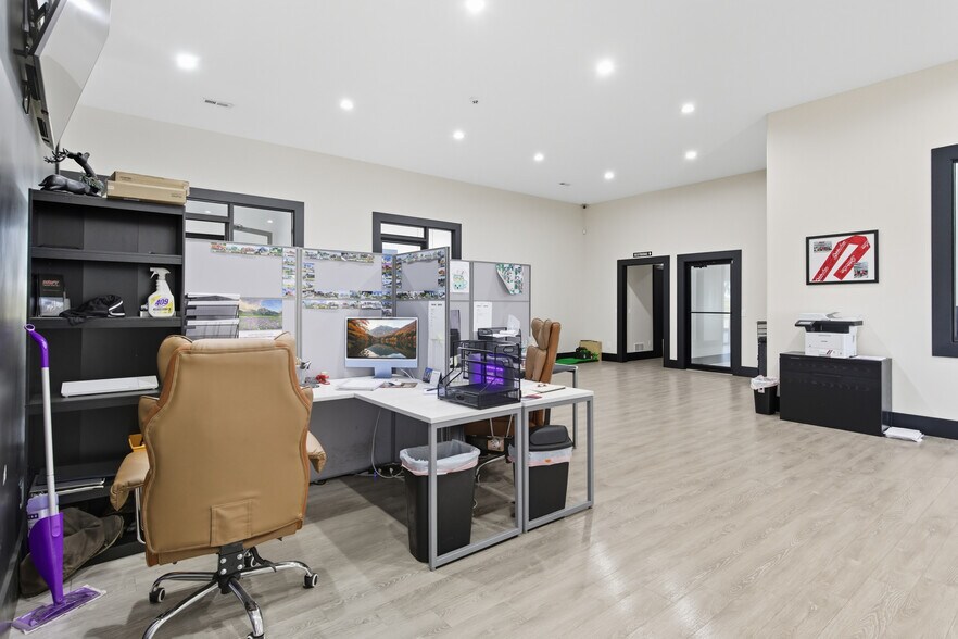 More Photos Of 19518 Whitfield Rd, Sedalia Light Manufacturing For Sale