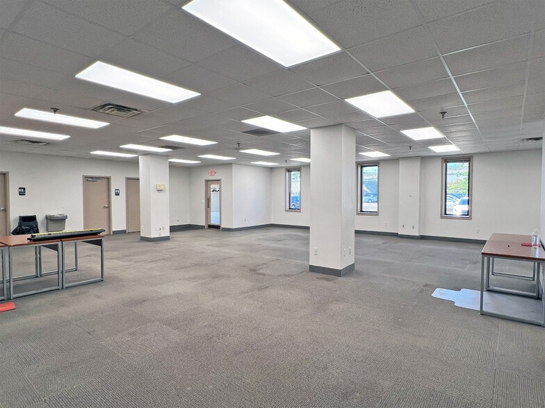 More Photos Of 2800-2860 W 21st St, Erie Office For Lease