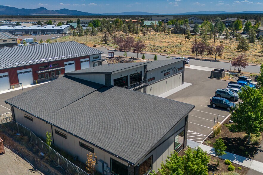 More Photos Of 565 SW Tamarack Ct, Redmond Industrial For Sale