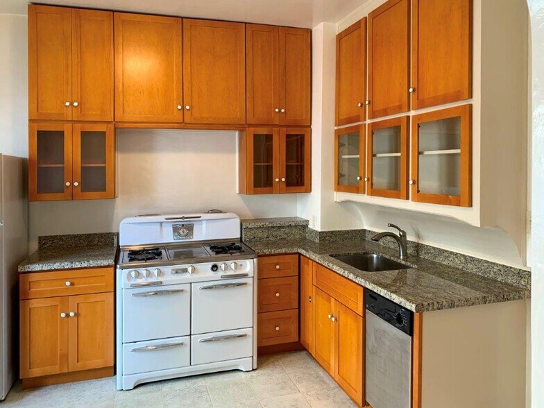 More Photos Of 1900-1906 Hyde St, San Francisco Apartments For Lease