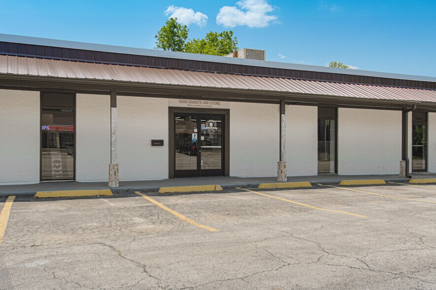 More Photos Of 12119 Johnson Dr, Shawnee Storefront For Sale