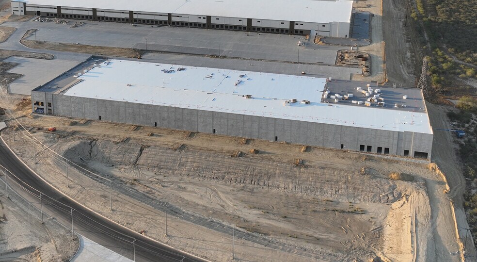 More Photos Of 13201 Port Dr, Laredo Warehouse For Lease