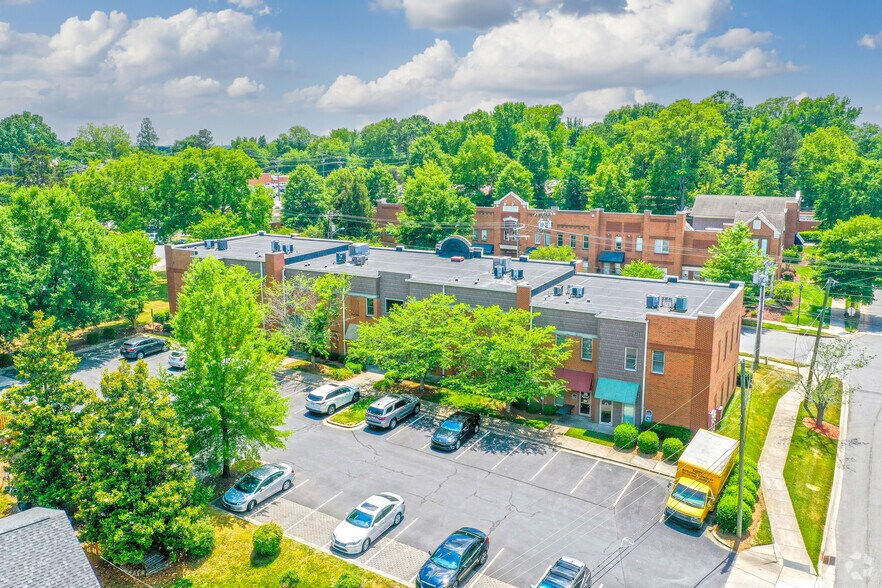 More Photos Of 212 W Matthews St, Matthews Office Residential For Lease