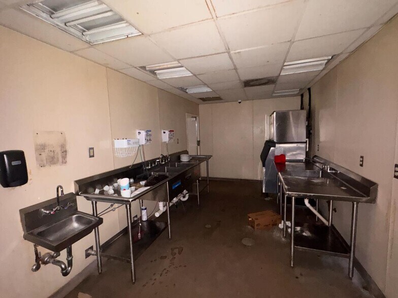 More Photos Of 2439 E Sharon Rd, Cincinnati Restaurant For Sale