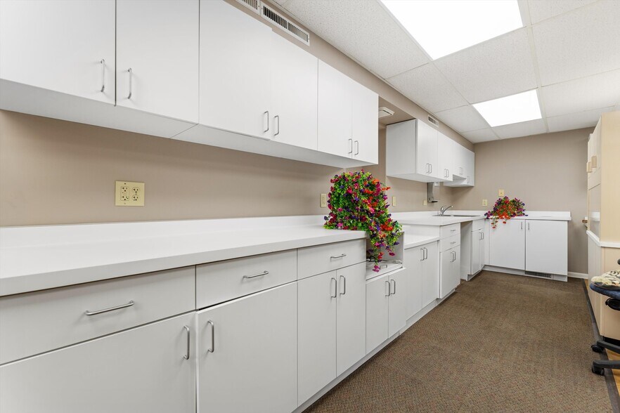 More Photos Of 11801 W Janesville Rd, Hales Corners Office For Sale
