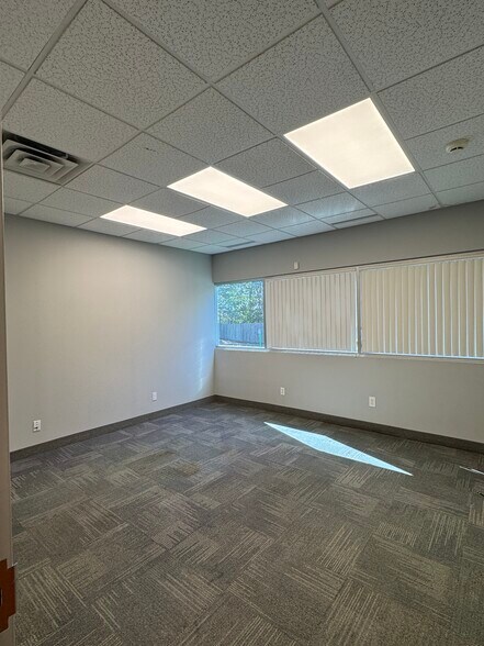 More Photos Of 300 Corporate Plz, Islandia Office For Lease